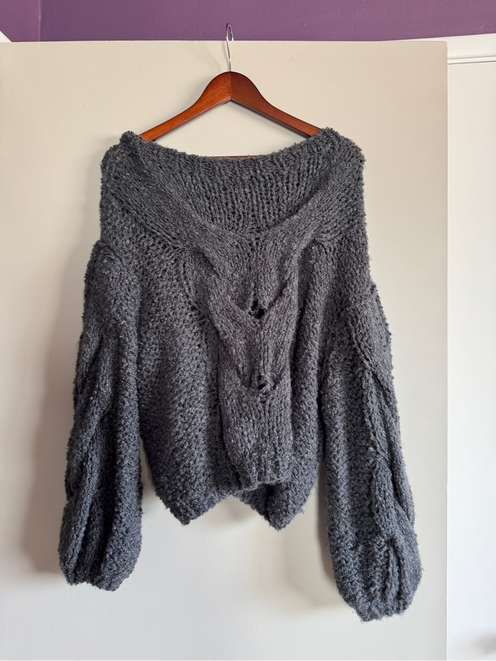 Rumored Chunky Knit V-Neck Sweater - Gray